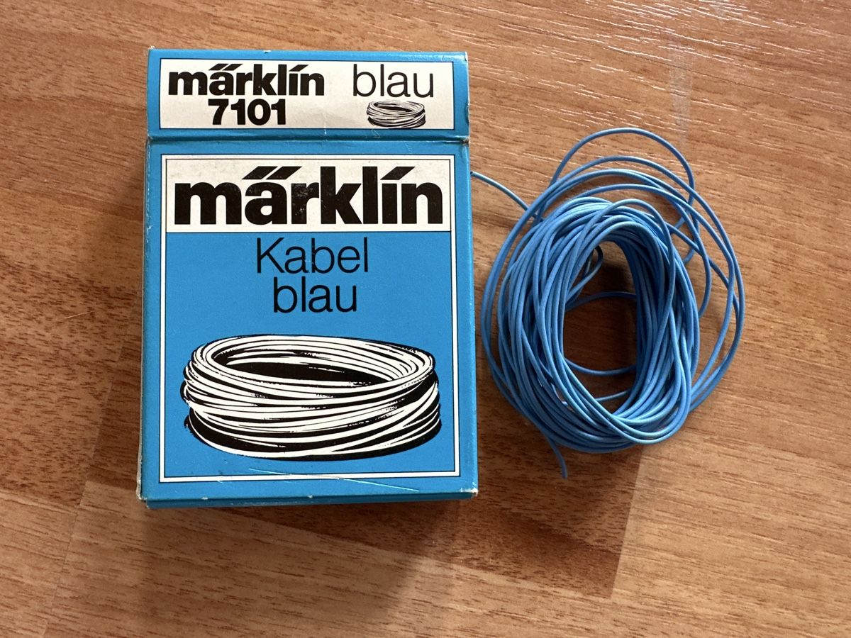 Märklin Modellini di ferrovie: Märklin Kabel blau 7101  – Usato da St. Gallen venduto da mai_2lcj