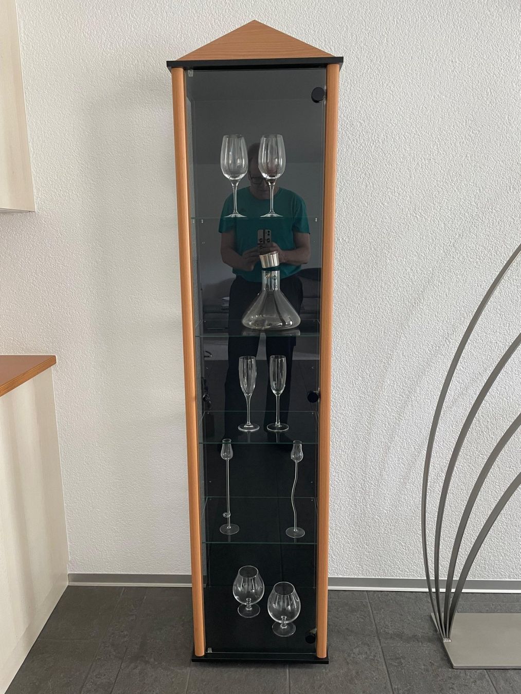Vitrinen: Glasvitrinie aus Holz und Glas – Gebraucht aus Urtenen-Schönbühl von Suomi7