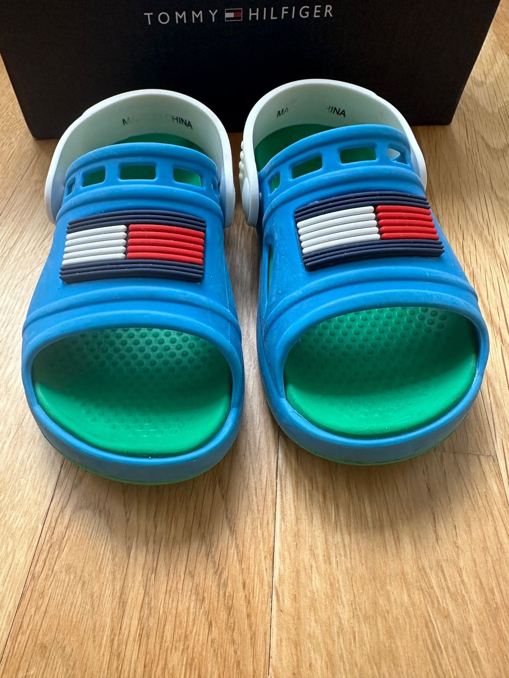Tommy Hilfiger Scarpe per ragazzi: Tommy Hilfiger Badeschuhe Kinder Gr. 24 – Usato da Unterägeri venduto da StefanGekko 3