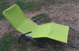 Liegestuhl / Gartenliege fröhlich grün, leicht + klappbar
