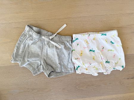 2 Baby Mädchen Shorts Gr. 74