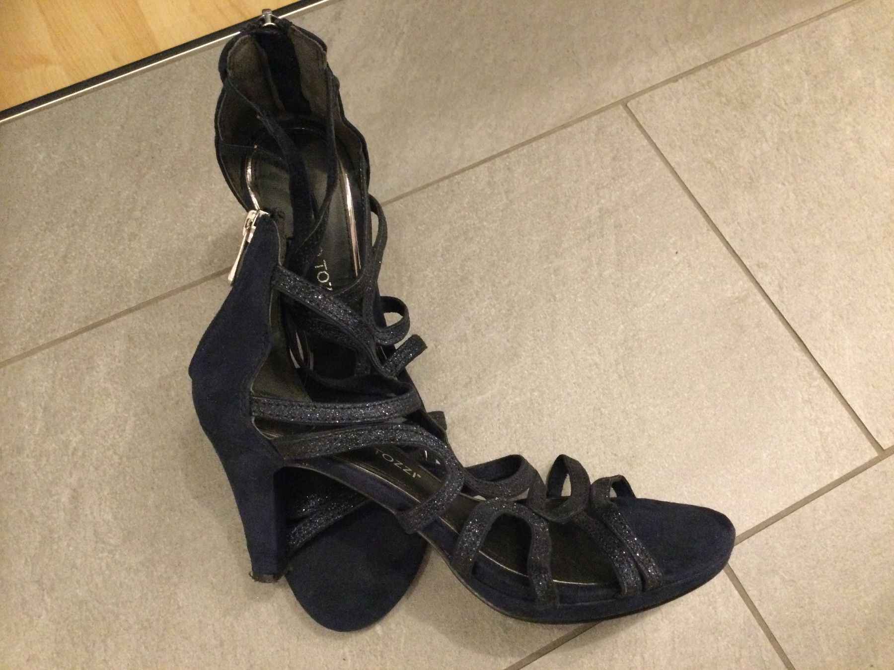 Chaussures femmes: Damen Sandalen dunkelblau – D'occasion à Bischofszell par spidi72 1