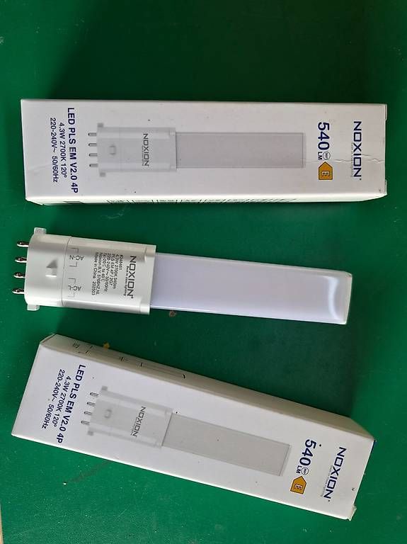 Lampade: Ampoule LED led pls em v2 0 4p – Nuovo e nell'imballaggio originale da Estavayer-le-Lac venduto da greg_torche