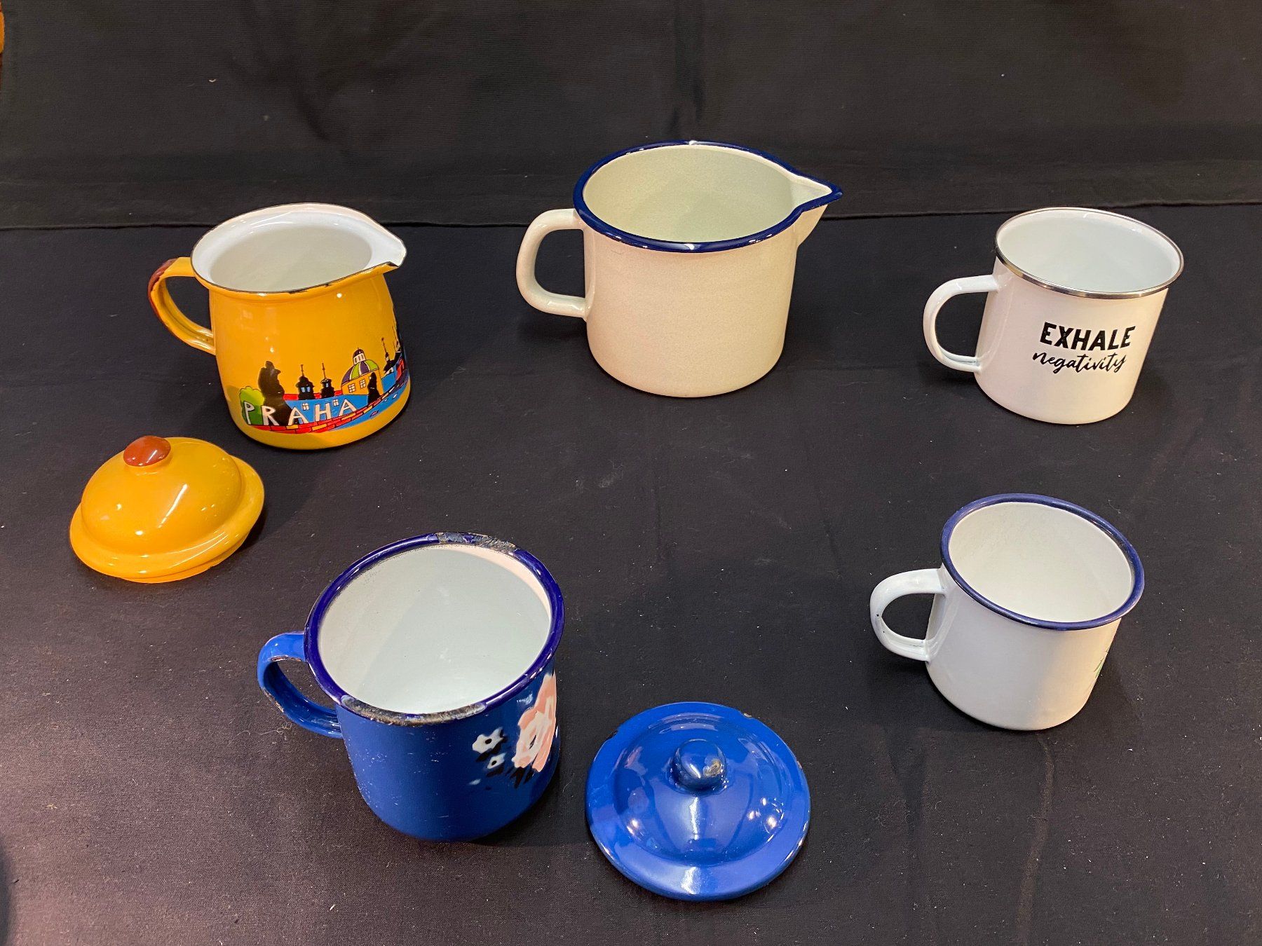 Tazze: 5 Vintage Emaille Krug/Becher – Usato da Schaffhausen venduto da VintageCity 1