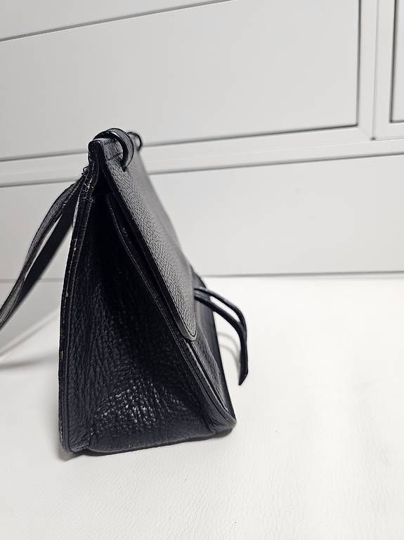 Taschen für Damen: Elegante Damentasche aus Leder – Gebraucht aus Emmenbrücke von Oxi789 1