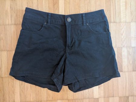 Kurze Hose schwarz Grösse 8 guter Zustand