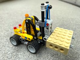 LEGO Technic # 8270  Gabelspalter mit Palette