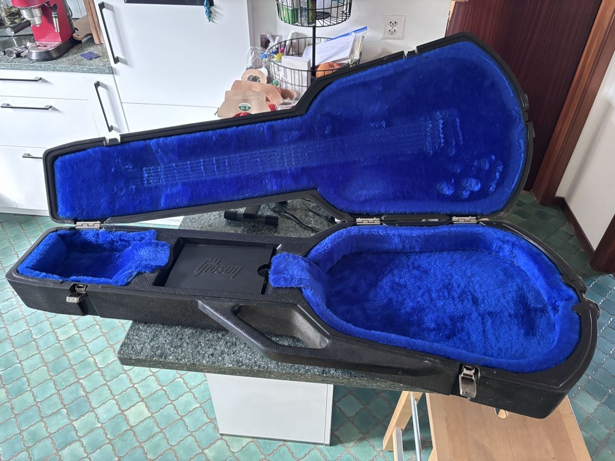 Gibson Strumenti musicali: Gibson Chainsaw case, coffre Sg et Les Paul – Usato da Yverdon-les-Bains venduto da DoctorGuitar 2