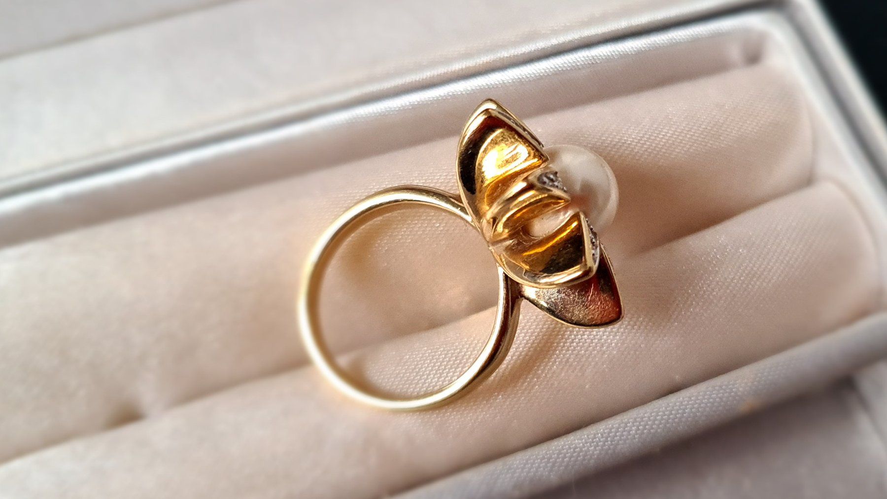 Pierre Lang Anelli: Pierre Lang goldener Ring mit Kristallen und Perle – Usato da Frauenfeld venduto da Purzli 3