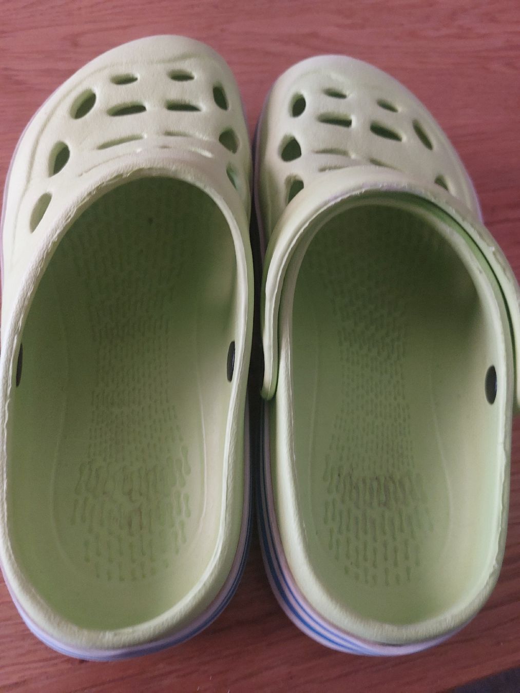 Crocs Schuhe für Jungen: Sommerschuhe gr33 – Gebraucht aus Landquart von Cedes