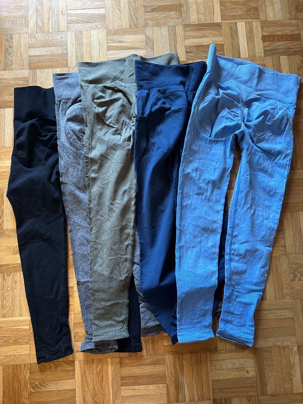 Lots de vêtements: Kleiderpaket – D'occasion à Balsthal par dasesaro 1