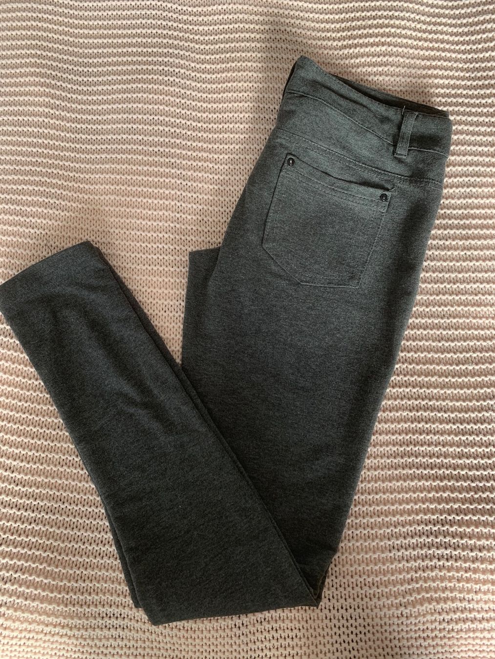 Tally Weijl Pantaloni: Pantalon slim legging gris – Usato da Montreux venduto da iizaa811 4