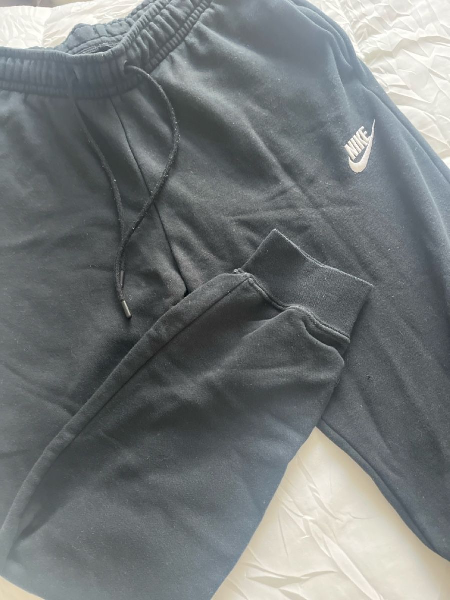 Nike Pantaloni: Nike Damen Trainerhosen – Usato da Arch venduto da sibylle.anne 1