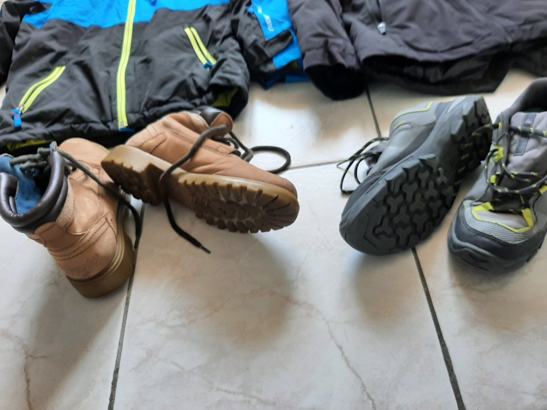 Lotti & Set di vestiti: Winterjacken gr 146 - 152 + Schuhe – Usato da Brissago venduto da lucabell 2