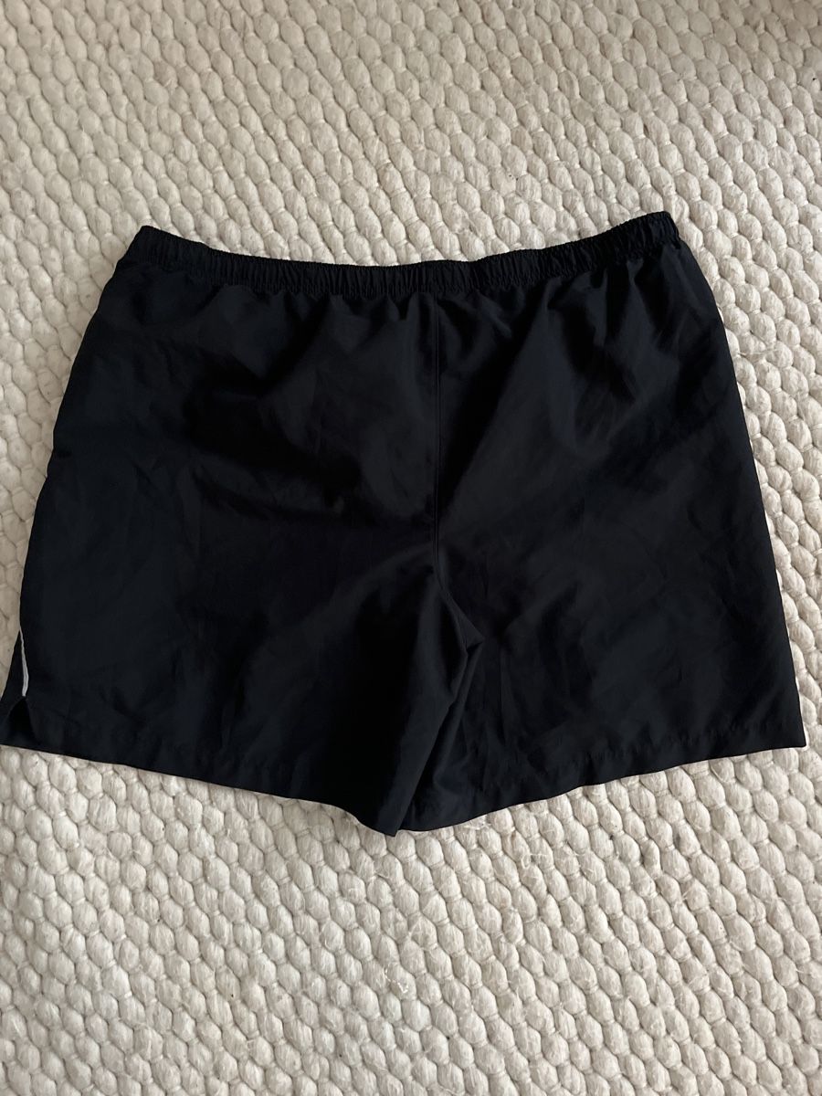 Champion Pantaloni: Schwarze Champion Laufshorts Grösse L – Usato da Burgdorf venduto da Rico340 3