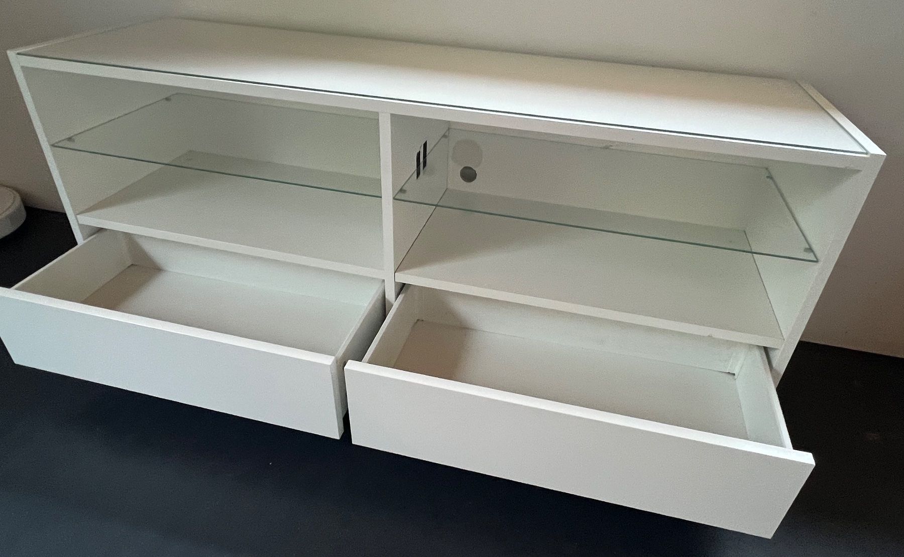Ikea Mobili TV: TV-Möbel weiss IKEA – Usato da Spiez venduto da Xenoli 2