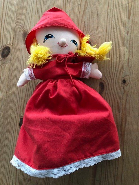 Trois personnages Grandmère, Loup, le Petit Chaperon Rouge Kaufen