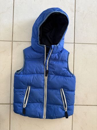 Weste blau mit Kapuze Grösse 122 