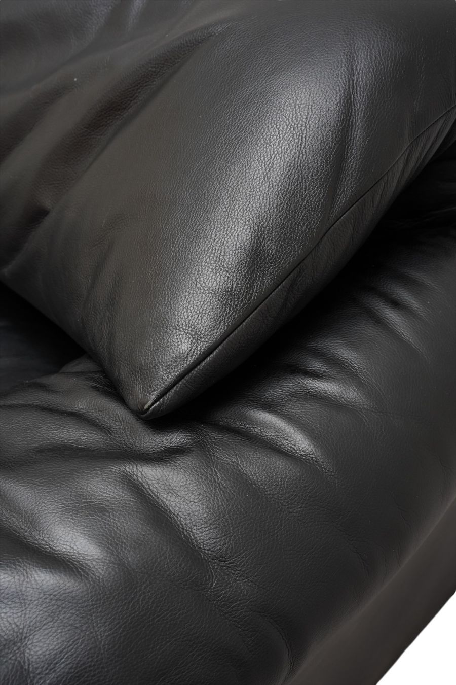 Cassina Divani: (2) Canapés Maralunga , cuir noir pour Cassina – Usato da Bulle venduto da ABELiAM 3