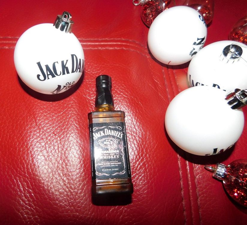 Jack Daniels, Weihnachtskugeln, Feuerzeuge, Becher Kaufen auf Ricardo