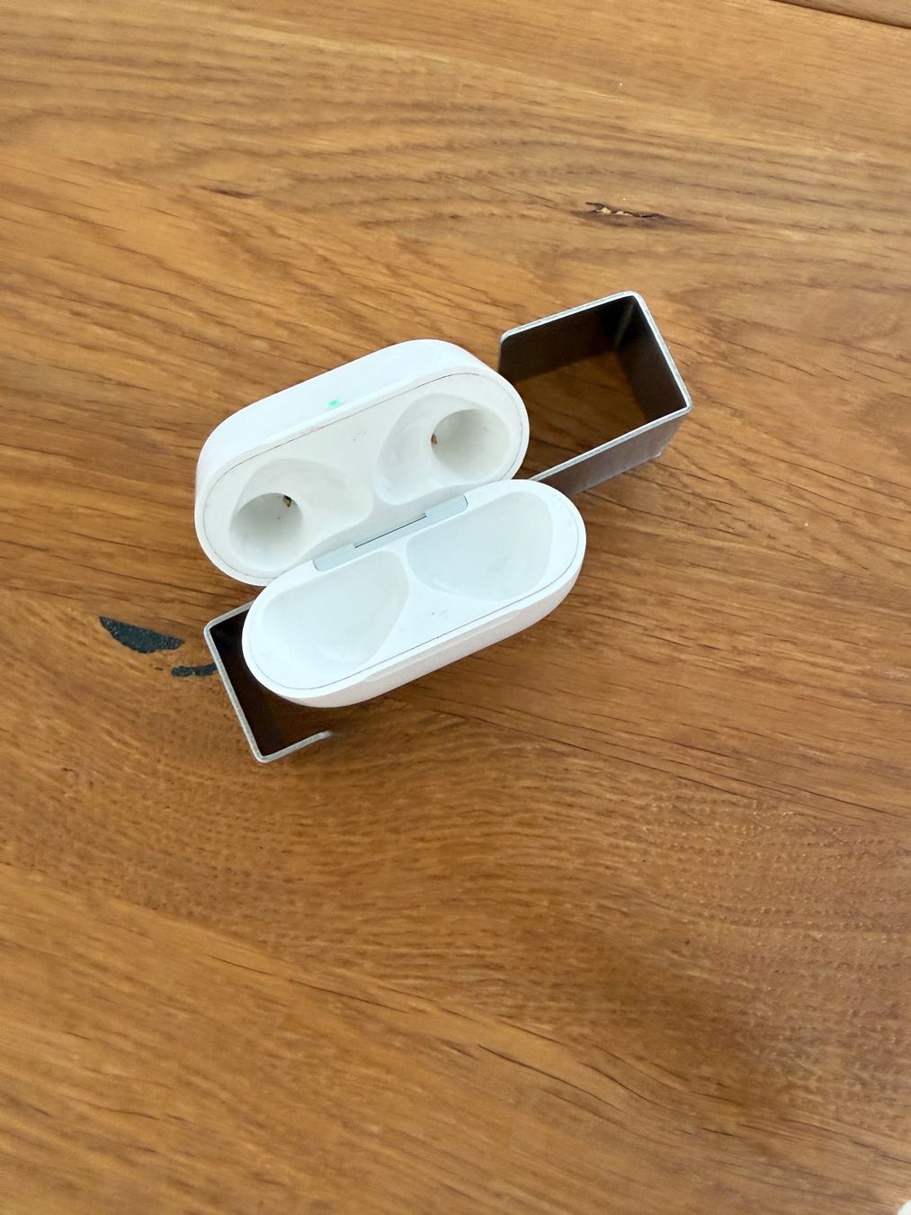 Apple Kopfhörer: APPLE AirPods 4 Charging Case – Gebraucht aus Lausanne von Nine1982 2