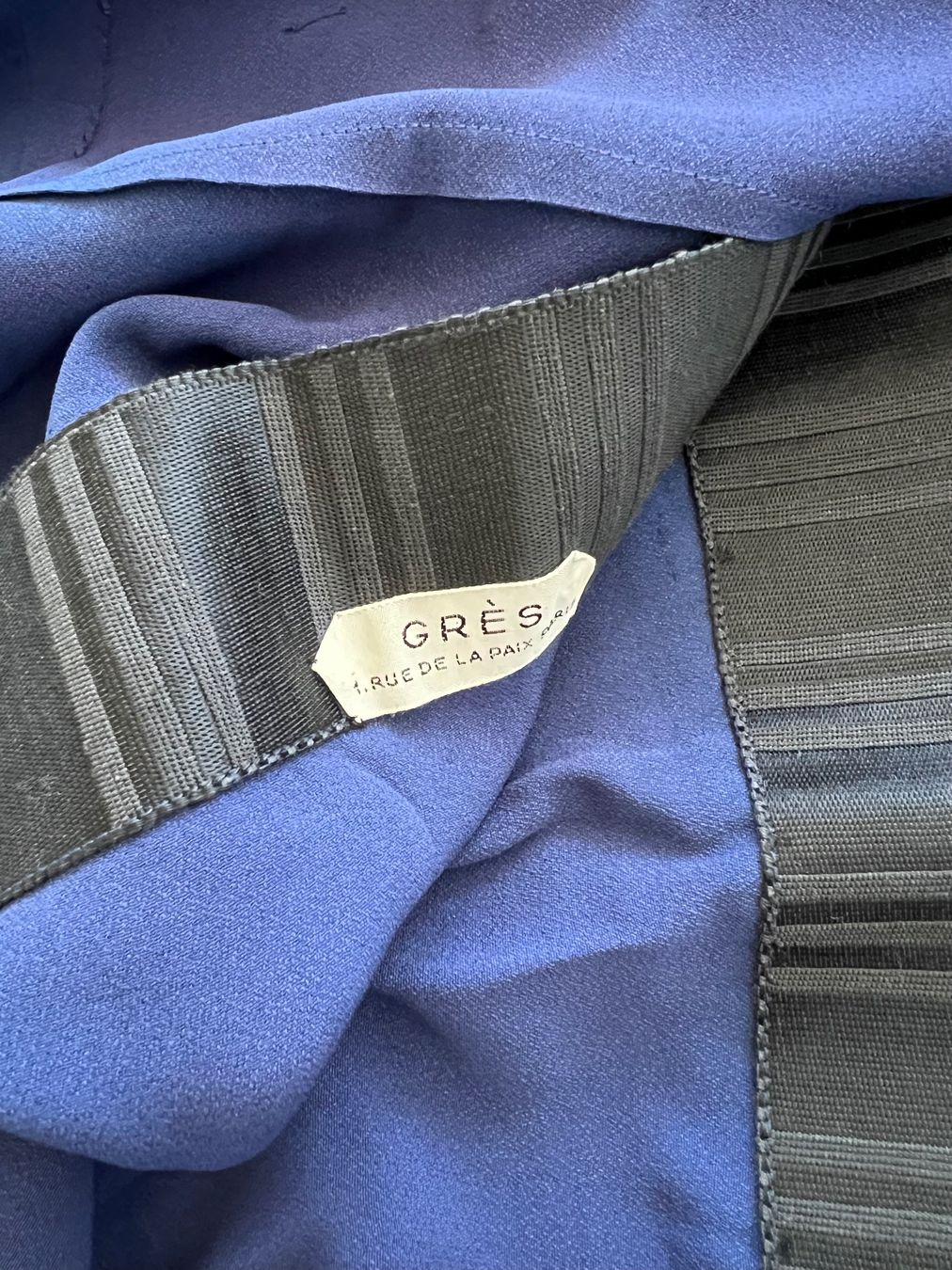 Vestiti: Madame Grès, robe en soie vintage, taille L – Usato da Genève venduto da alfalfa 7