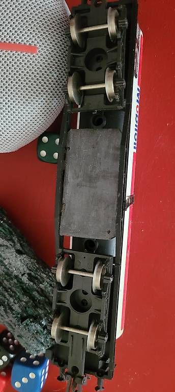 Modellini di ferrovie: Train Mobil Oil, rouge, blanc, – Usato da Vésenaz venduto da emose