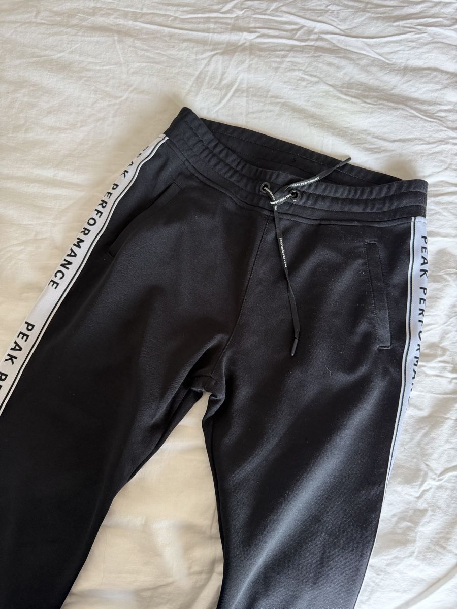 Peak Performance Pantaloni: Pantalon de survêtement Peak Performance – Usato da Lausanne venduto da marinemtr 1