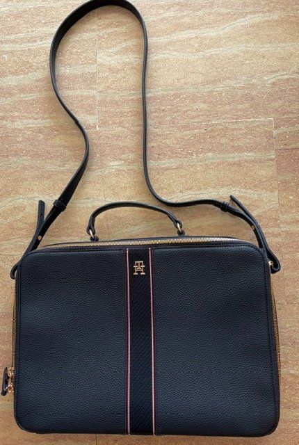 Tommy Hilfiger Borse da donna: Tommy Hilfiger Legacy Workbag Notebooktasche – Nuovo (secondo la descrizione) da Massagno venduto da Hillary 5