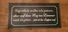Witziges Schild: "Eigentlich wollte ich putzen..."