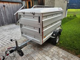 Anhänger mit Aufbau