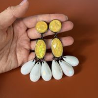 Ohrringe weiss mit Schmucksteinen