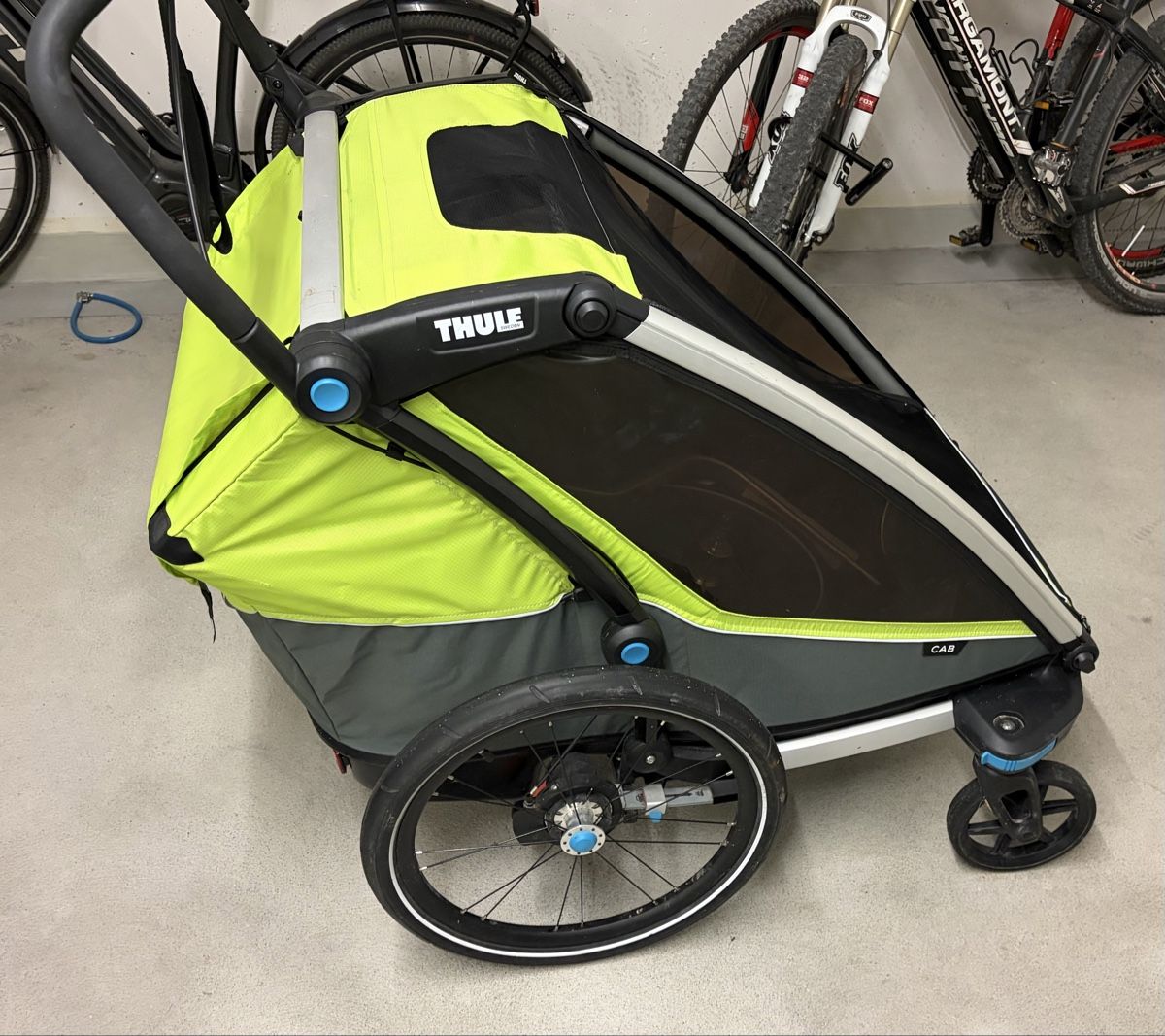 Thule Rimorchi: Thule Chariot Cab 2 (Zweisitzer) – Usato da Volketswil venduto da widi87 1