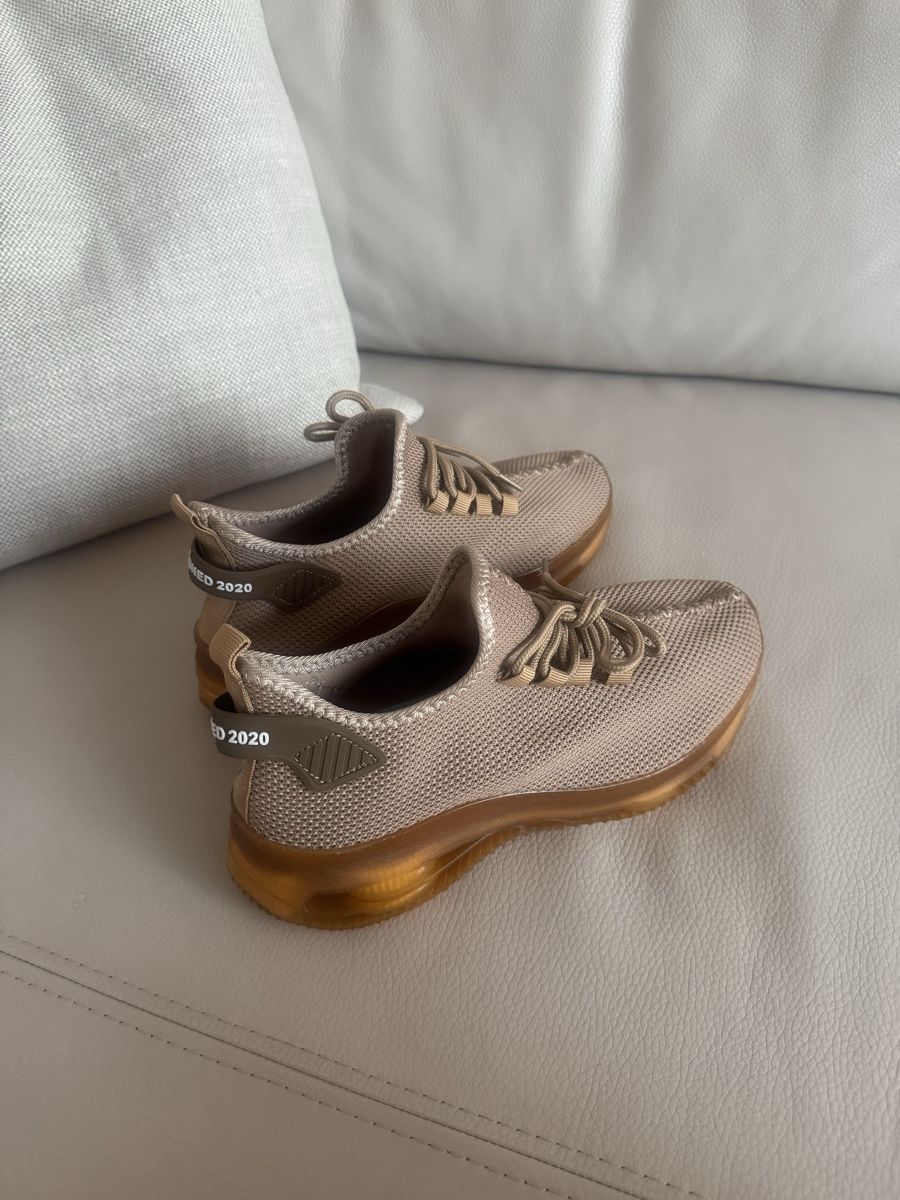 Scarpe da donna: Sommer Sneaker Grösse 39 Beige NEU – Nuovo e nell'imballaggio originale da Zürich venduto da LuxuryJewellery