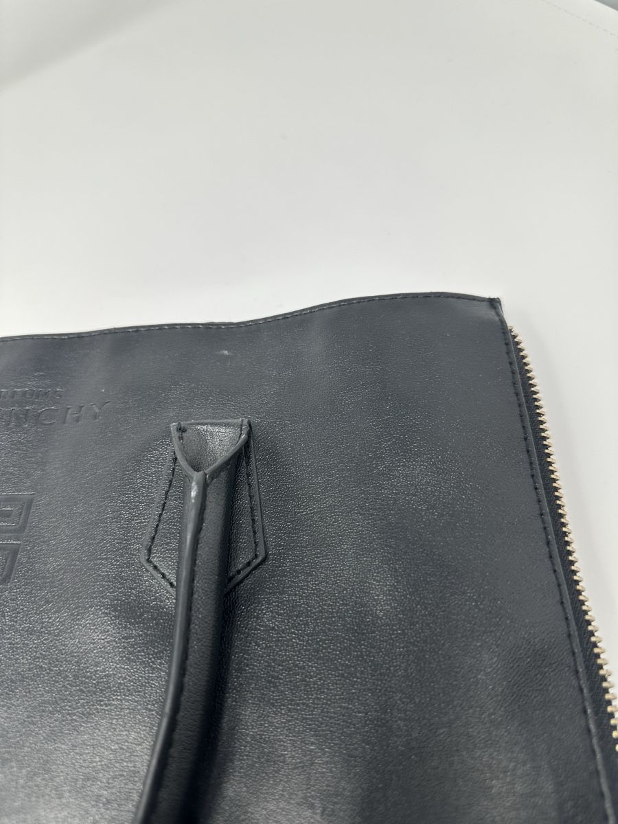 Givenchy Taschen für Damen: Schwarze Givenchy Handtasche - Top Zustand -  – Gebraucht aus Luzern von kim221080 6