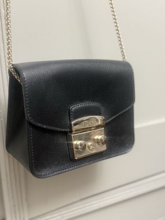 FURLA Metropolis Umhängetasche klein schwarz