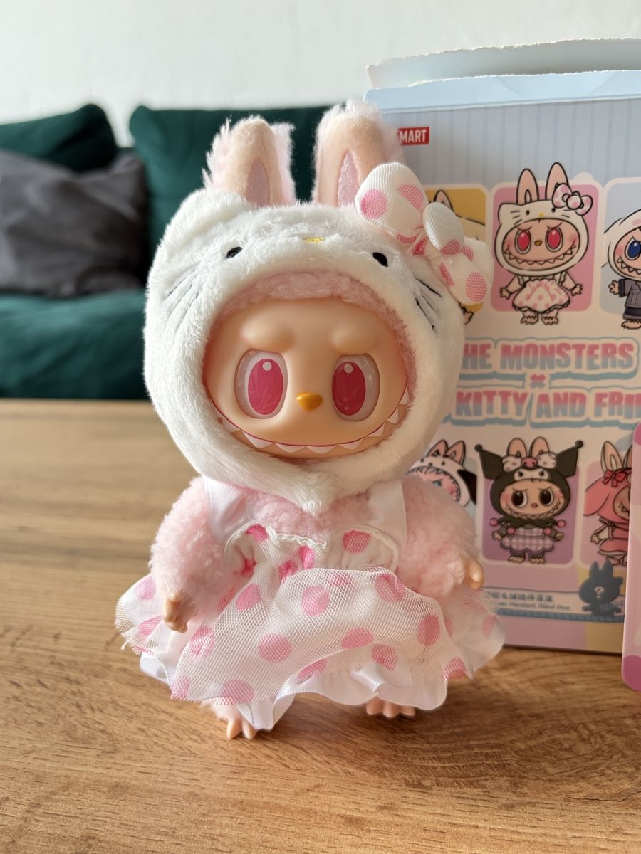 Pop Mart Statuette: POP MART The Monsters Labubu x Hello Kitty – Nuovo (secondo la descrizione) da Wetzikon ZH venduto da Kleeblume 1