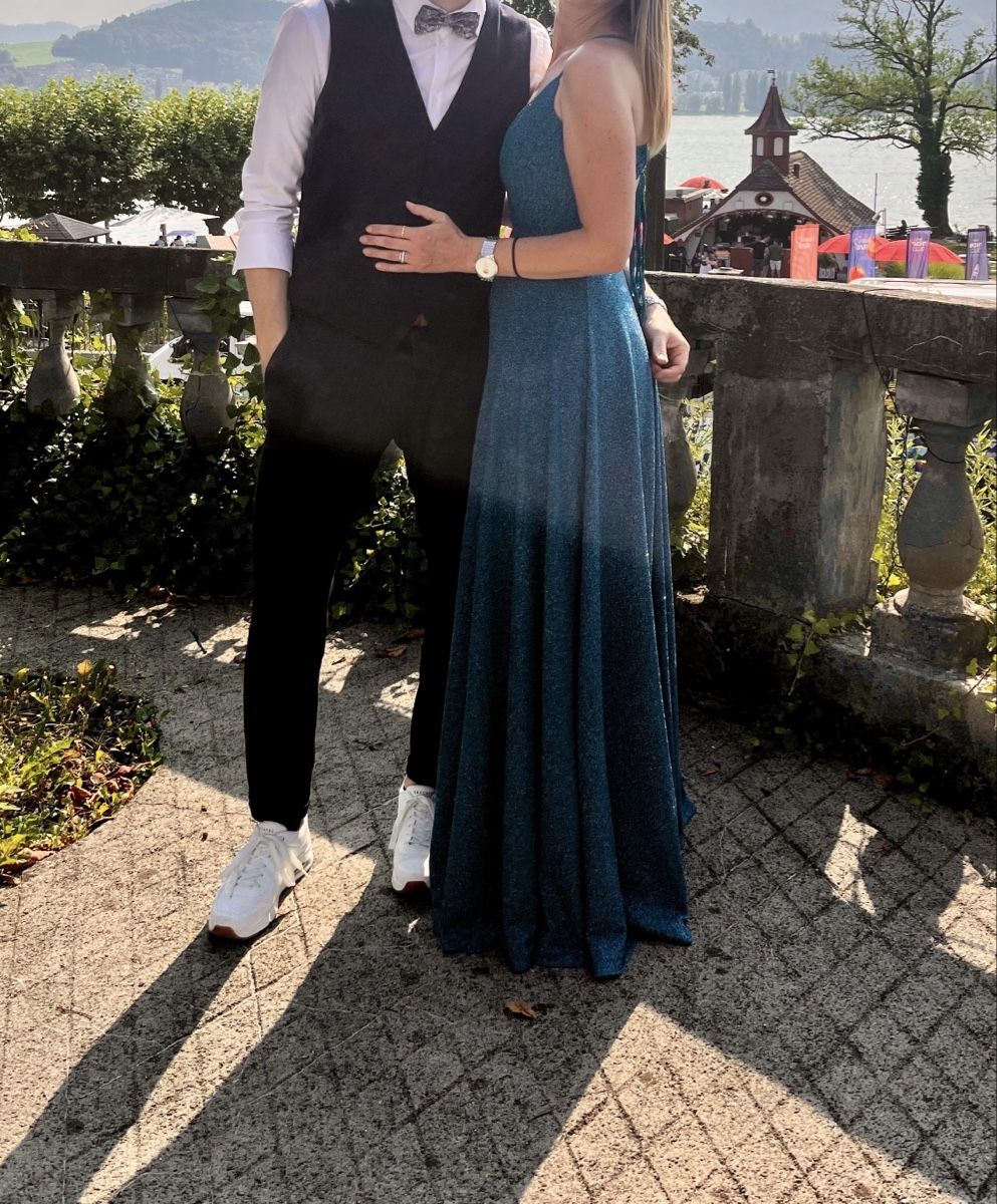 Kleider: Abendkleid – Neu (gemäss Beschreibung) aus Küssnacht am Rigi von Wir-3 1