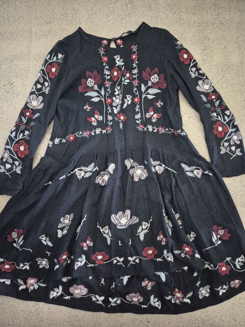 Zara Robes: Tolles besticktes Kleid – D'occasion à Schlieren par nat_76vd
