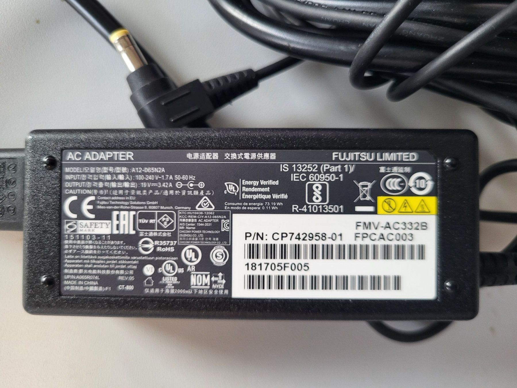 Unità & Adattatore: Fujitsu Limited AC Adapter A12-065n2a, 19V – Usato da Rümlang venduto da Greenliff 2