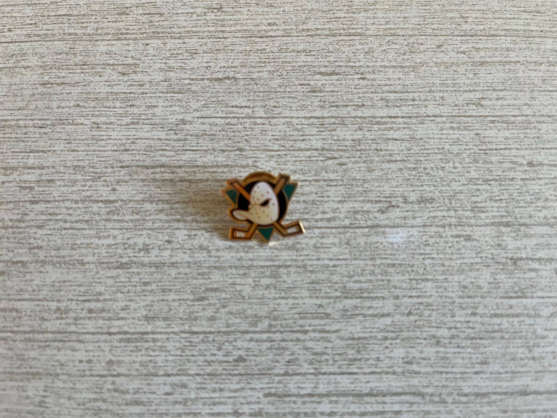 Placchette & Badge: Pin, Mighty Ducks Logo, NHL – Usato da Othmarsingen venduto da LocDogXD