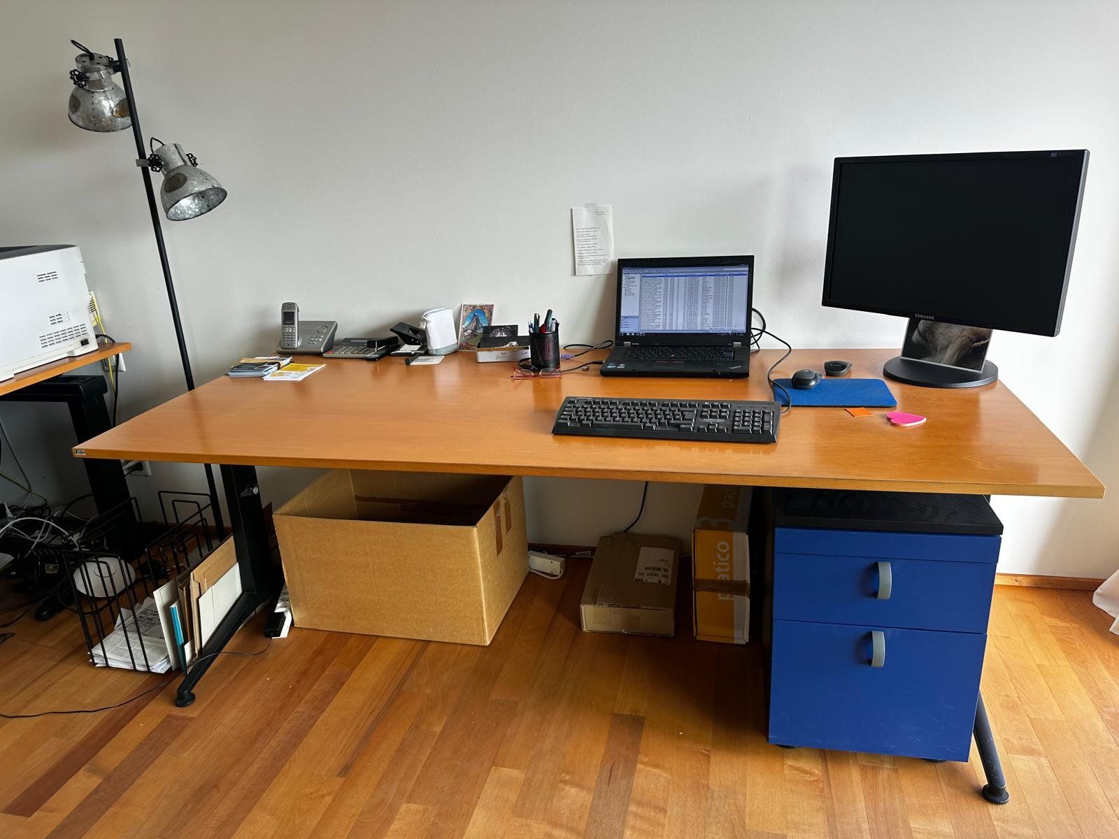 Lista Schreibtische: LISTA Schreibtisch klein – Gebraucht aus Maur von Sunny-Nic