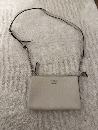GUESS Umhängetasche beige/creme mit Logo-Muster