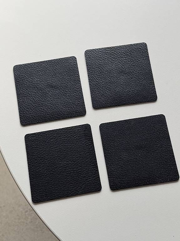Dessous de verre: 4er Set Untersetzer in Leder-Optik – D'occasion à Frauenfeld par Jessy_kardakova