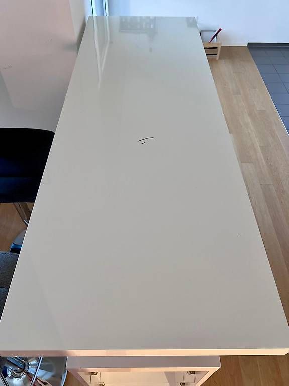 Tavoli: Moderner Bartisch Hochglanz weiss inkl. 4 Barhocker – Usato da Romanshorn venduto da mar_w6cq 4