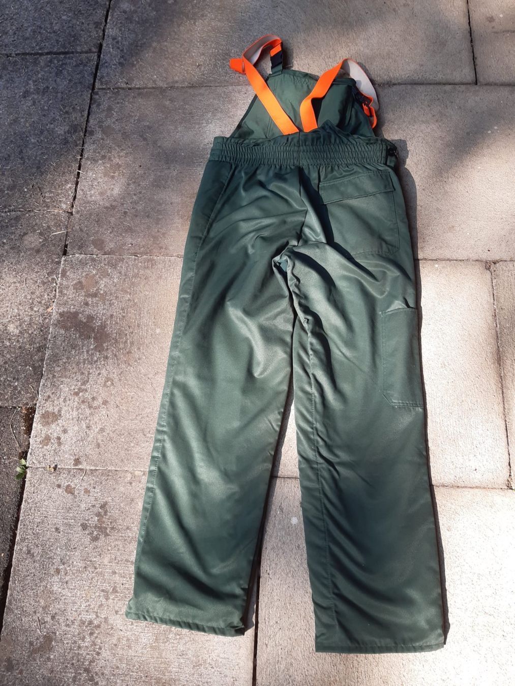 Pantalons: Schnittschutzhose – D'occasion à Richterswil par relbotneg 1