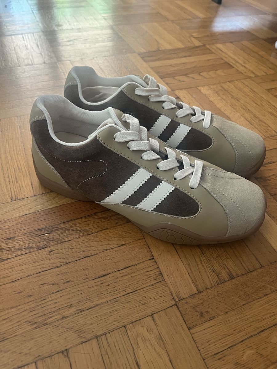 Chaussures femmes: Baskets sneakers 36 – Neuf (Voir description) à Bellevue par utilisatratice