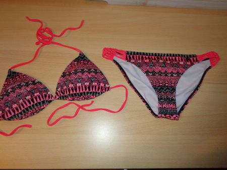 *** Bikini mit herausnehmbaren Einlagen*** / Protest