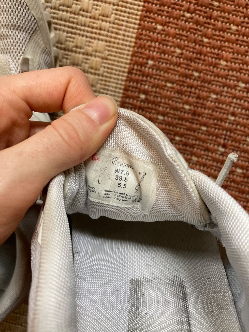 On Scarpe da donna: Laufschuhe ON Cloud, Grösse 38.5 – Usato da Saanen venduto da mia_vogr 5