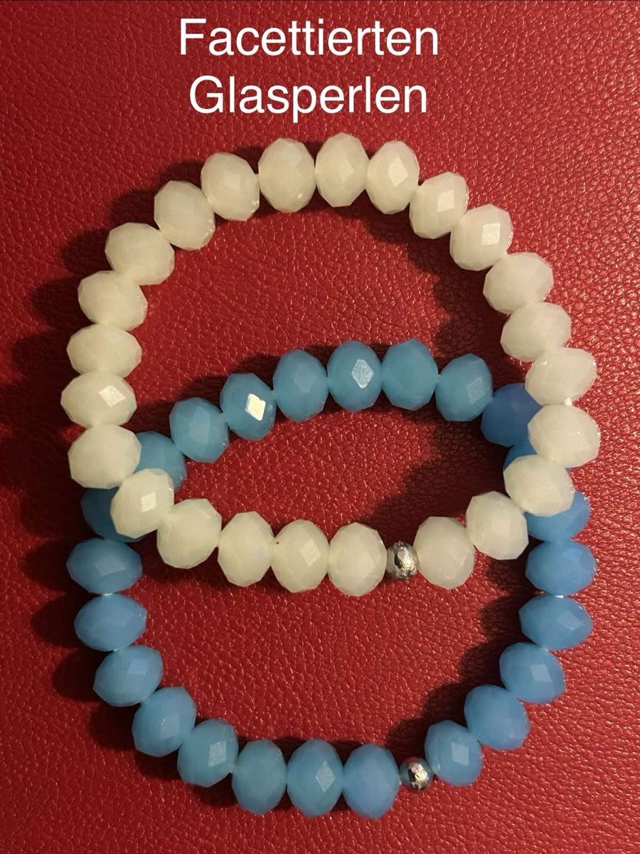 Bracciali & Braccialetti: 2er Set Armbänder, Glasperlen, hellblau und weiss, Neu! – Nuovo (secondo la descrizione) da Triengen venduto da zomavesu